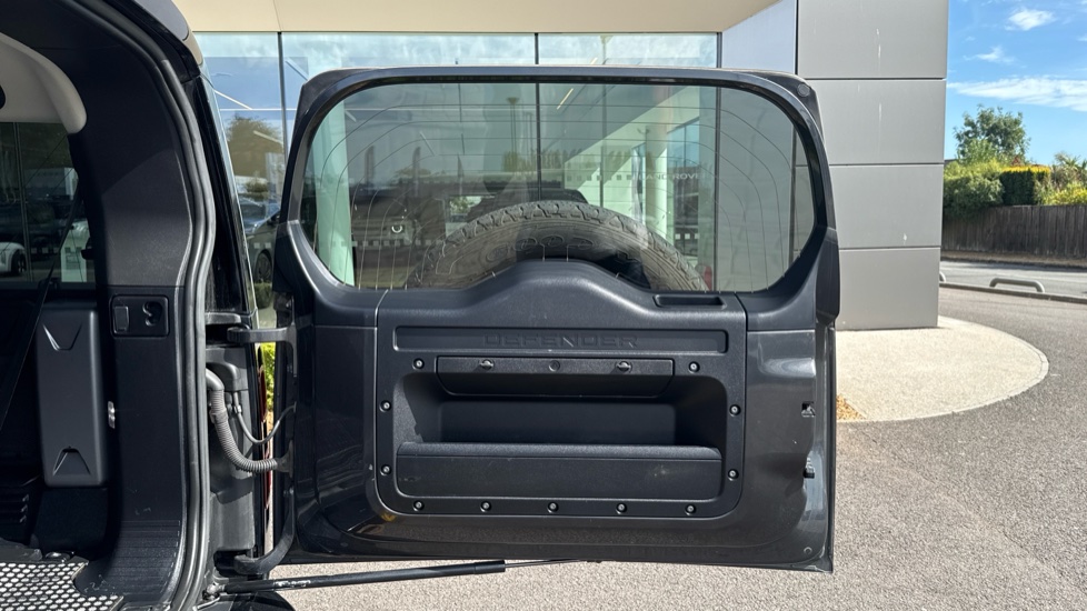 Land Rover Defender 3.0 D250 X-Dynamic SE 110 5dr Auto [7 Seat] Diesel Estate - Image 27