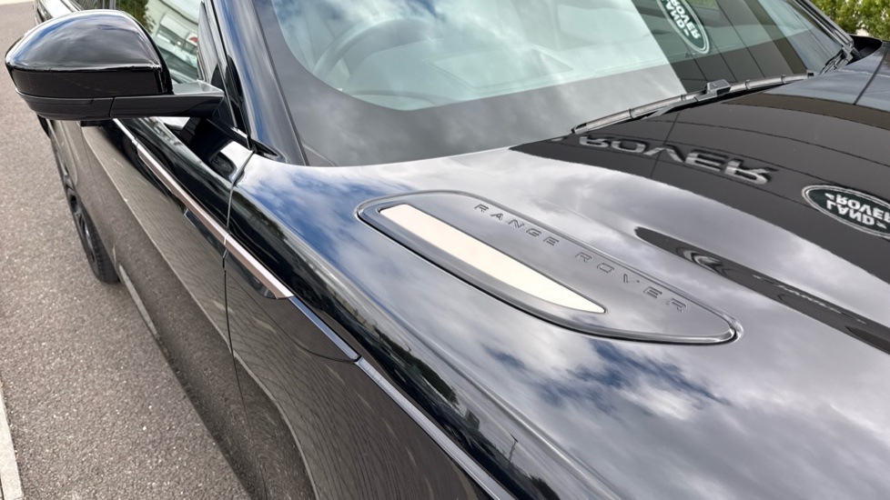 Land Rover Range Rover Velar 2.0 P250 Dynamic HSE 5dr Auto Petrol Estate - Image 23