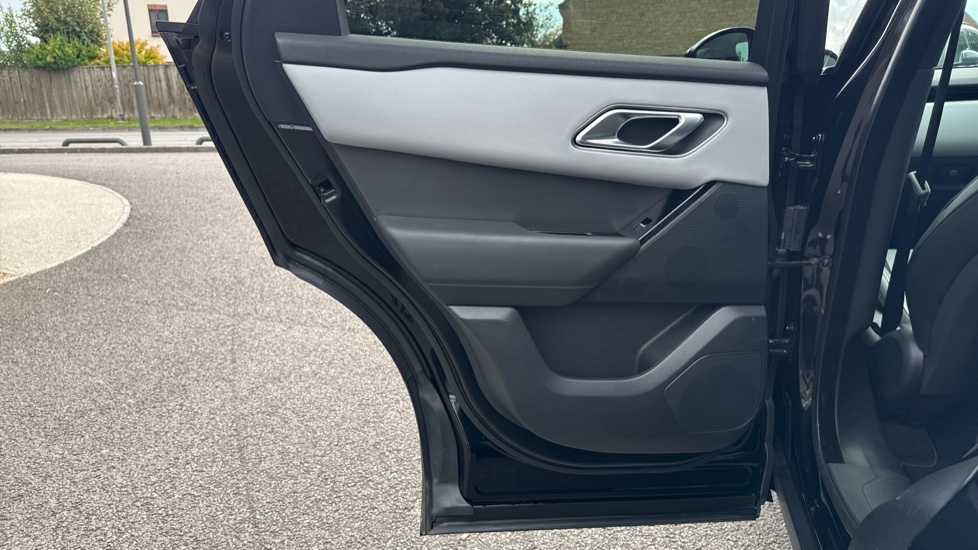 Land Rover Range Rover Velar 2.0 P250 Dynamic HSE 5dr Auto Petrol Estate - Image 39