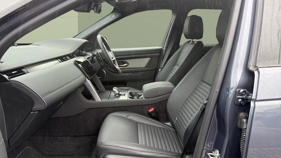 Land Rover Discovery Sport 2.0 D200 Dynamic SE 5dr Auto [5 Seat] Diesel Station Wagon - Image 3