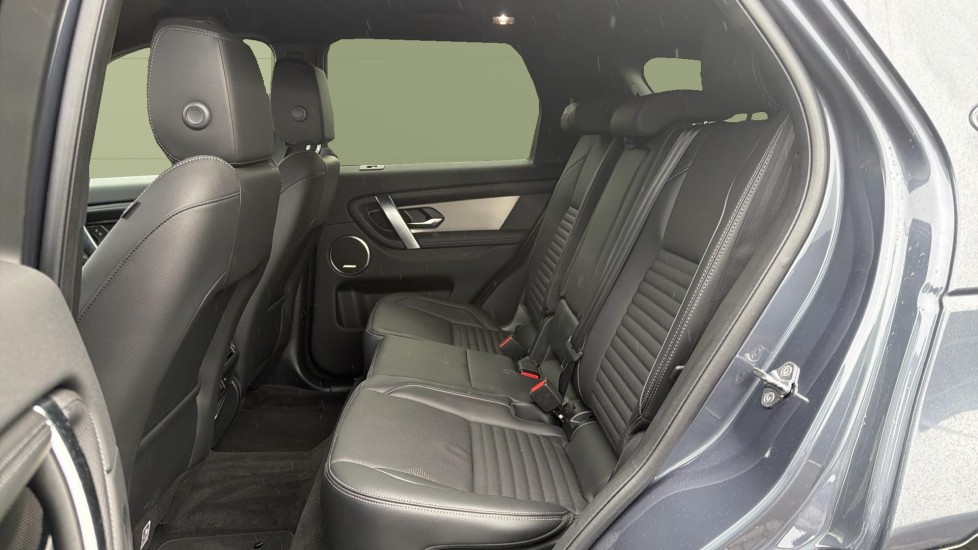 Land Rover Discovery Sport 2.0 D200 Dynamic SE 5dr Auto [5 Seat] Diesel Station Wagon - Image 4