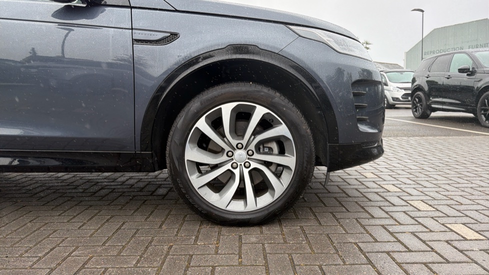 Land Rover Discovery Sport 2.0 D200 Dynamic SE 5dr Auto [5 Seat] Diesel Station Wagon - Image 8