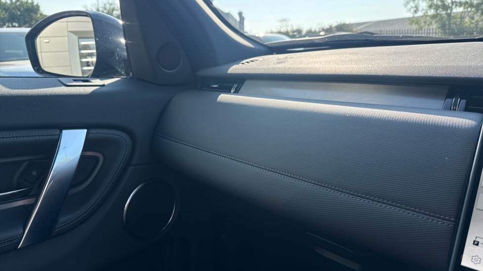 Land Rover Discovery Sport 2.0 D200 Dynamic SE 5dr Auto [5 Seat] Diesel Station Wagon - Image 26