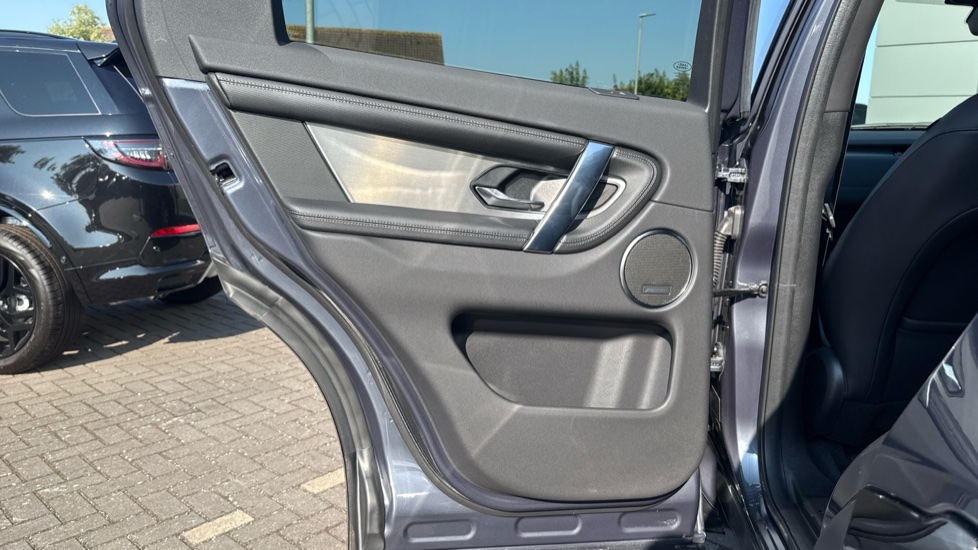 Land Rover Discovery Sport 2.0 D200 Dynamic SE 5dr Auto [5 Seat] Diesel Station Wagon - Image 38