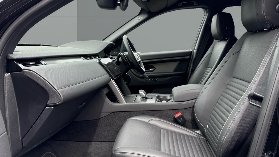 Land Rover Discovery Sport 2.0 D200 Dynamic SE 5dr Auto [5 Seat] Diesel Station Wagon - Image 3