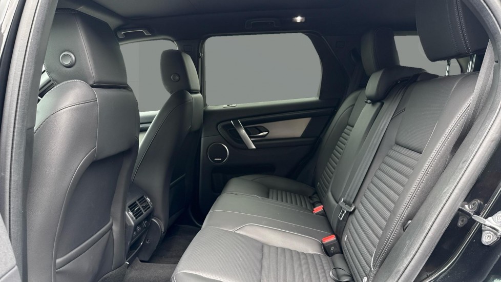 Land Rover Discovery Sport 2.0 D200 Dynamic SE 5dr Auto [5 Seat] Diesel Station Wagon - Image 4