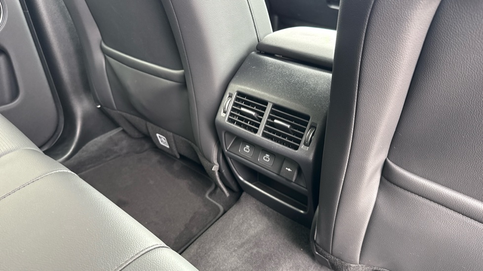 Land Rover Discovery Sport 2.0 D200 Dynamic SE 5dr Auto [5 Seat] Diesel Station Wagon - Image 18