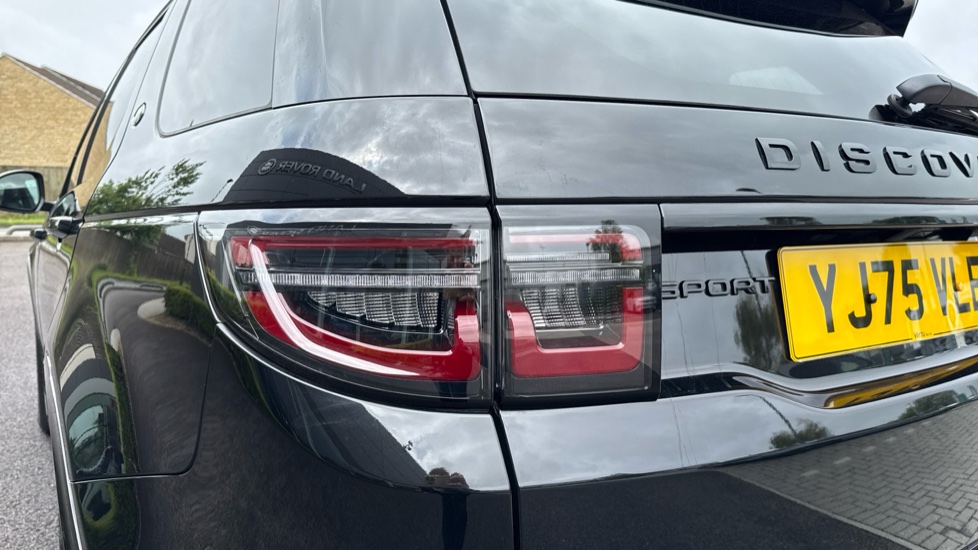 Land Rover Discovery Sport 2.0 D200 Dynamic SE 5dr Auto [5 Seat] Diesel Station Wagon - Image 19