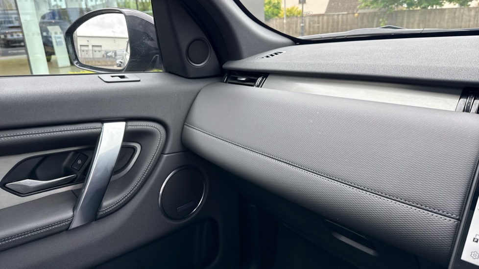 Land Rover Discovery Sport 2.0 D200 Dynamic SE 5dr Auto [5 Seat] Diesel Station Wagon - Image 26
