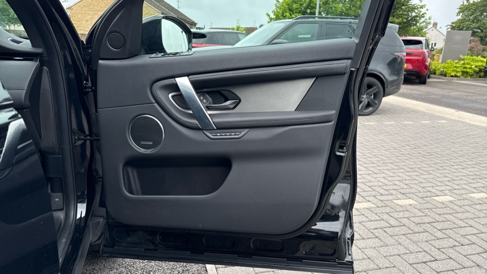 Land Rover Discovery Sport 2.0 D200 Dynamic SE 5dr Auto [5 Seat] Diesel Station Wagon - Image 29