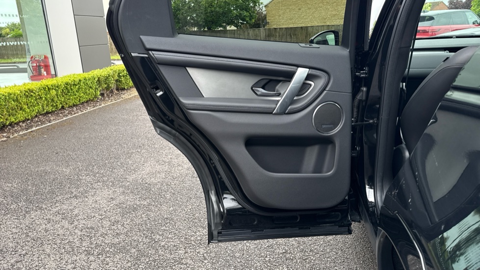 Land Rover Discovery Sport 2.0 D200 Dynamic SE 5dr Auto [5 Seat] Diesel Station Wagon - Image 36