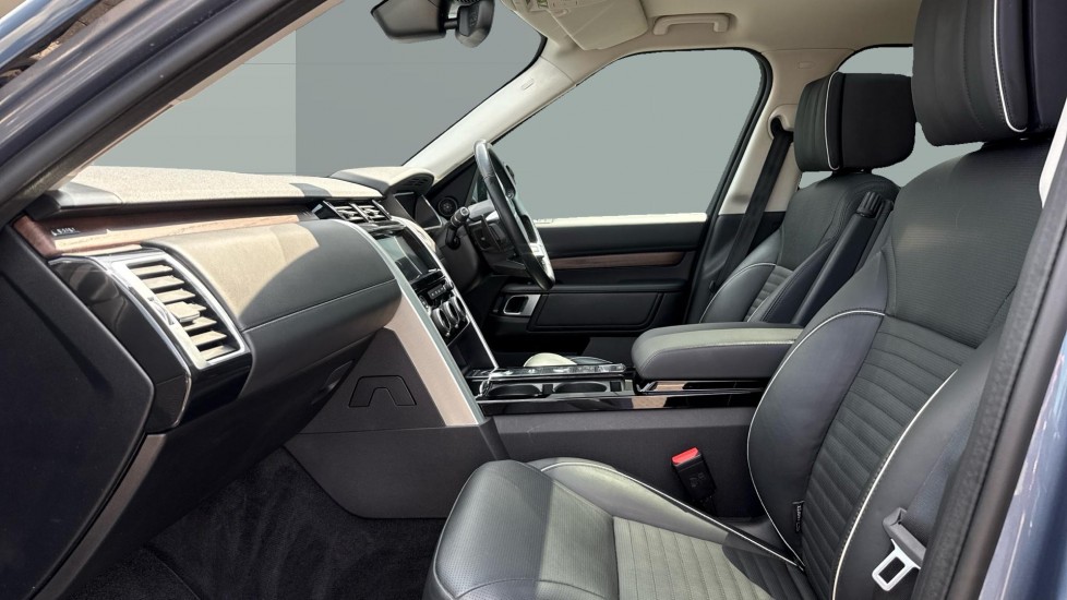 Land Rover Discovery 3.0 SD6 HSE Luxury 5dr Auto Diesel Station Wagon - Image 2