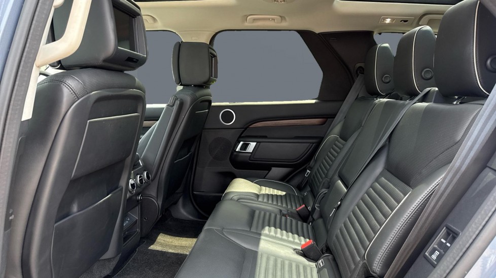 Land Rover Discovery 3.0 SD6 HSE Luxury 5dr Auto Diesel Station Wagon - Image 3