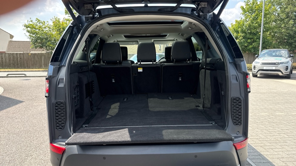 Land Rover Discovery 3.0 SD6 HSE Luxury 5dr Auto Diesel Station Wagon - Image 8