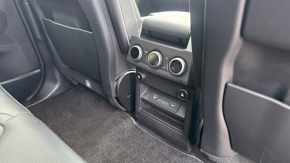 Land Rover Discovery 3.0 SD6 HSE Luxury 5dr Auto Diesel Station Wagon - Image 16