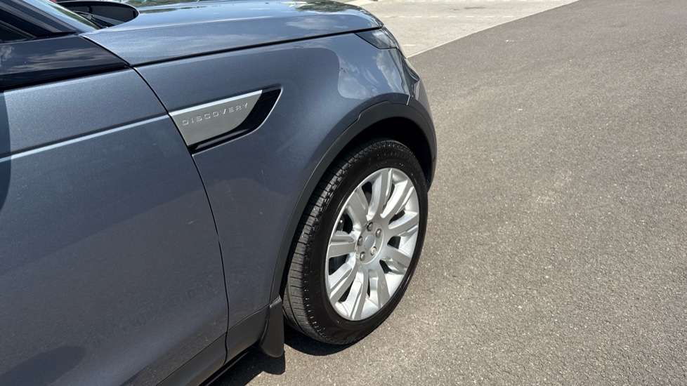 Land Rover Discovery 3.0 SD6 HSE Luxury 5dr Auto Diesel Station Wagon - Image 20