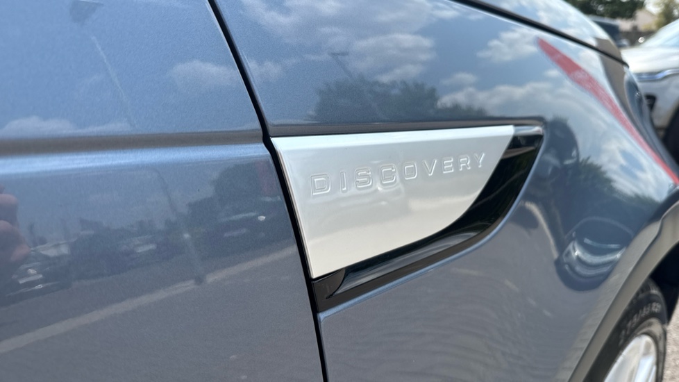 Land Rover Discovery 3.0 SD6 HSE Luxury 5dr Auto Diesel Station Wagon - Image 22