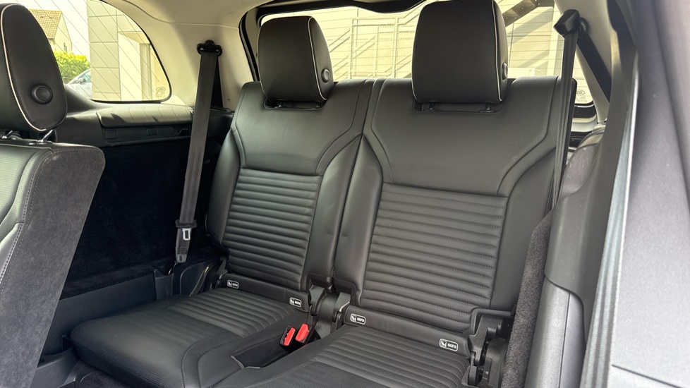 Land Rover Discovery 3.0 SD6 HSE Luxury 5dr Auto Diesel Station Wagon - Image 36