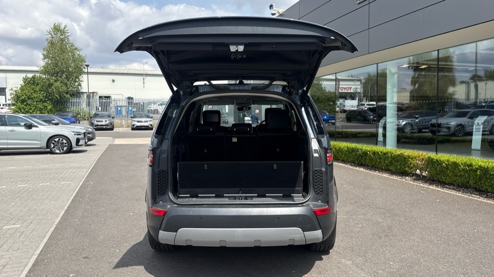 Land Rover Discovery 3.0 SD6 HSE Luxury 5dr Auto Diesel Station Wagon - Image 42