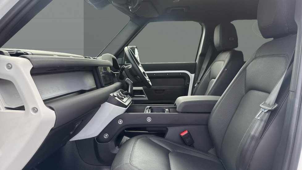 Land Rover Defender 3.0 D250 X-Dynamic S 110 5dr Auto Diesel Estate - Image 3