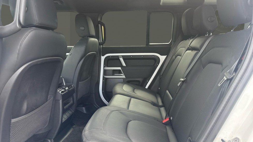 Land Rover Defender 3.0 D250 X-Dynamic S 110 5dr Auto Diesel Estate - Image 4