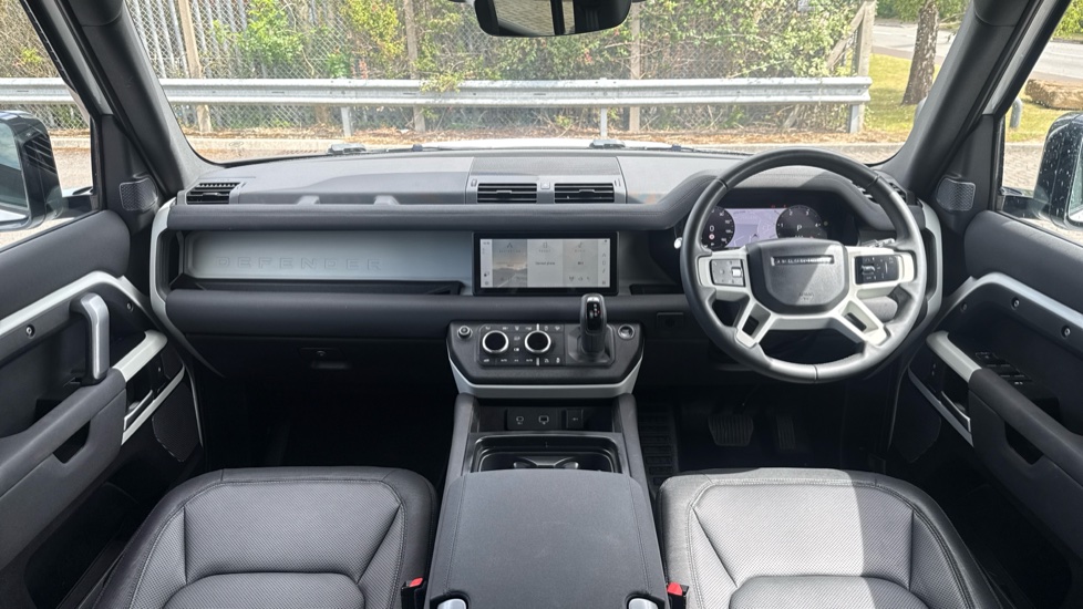 Land Rover Defender 3.0 D250 X-Dynamic S 110 5dr Auto Diesel Estate - Image 9