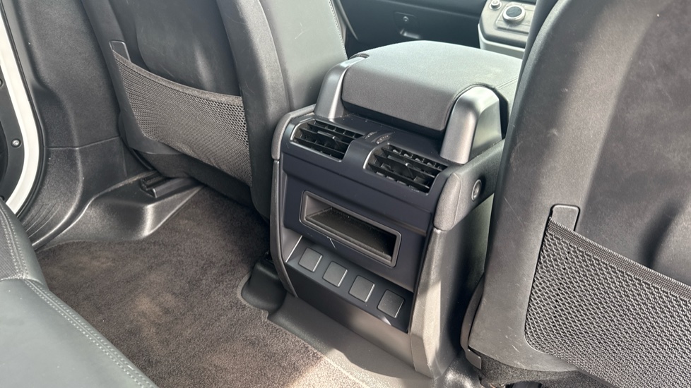 Land Rover Defender 3.0 D250 X-Dynamic S 110 5dr Auto Diesel Estate - Image 18
