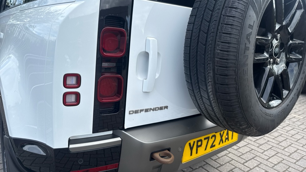 Land Rover Defender 3.0 D250 X-Dynamic S 110 5dr Auto Diesel Estate - Image 19
