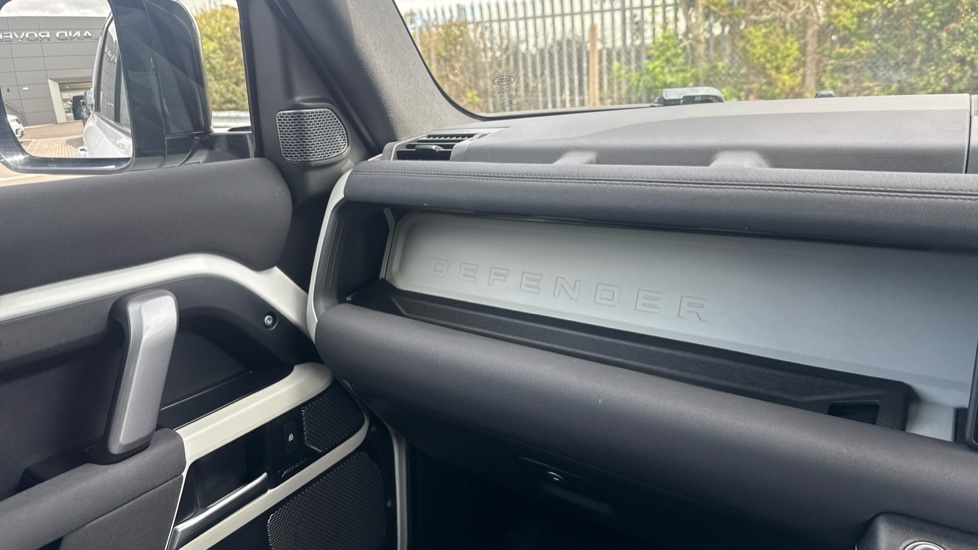 Land Rover Defender 3.0 D250 X-Dynamic S 110 5dr Auto Diesel Estate - Image 26