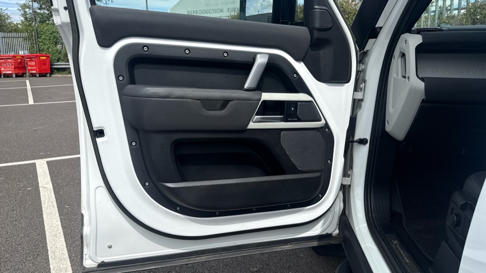 Land Rover Defender 3.0 D250 X-Dynamic S 110 5dr Auto Diesel Estate - Image 35