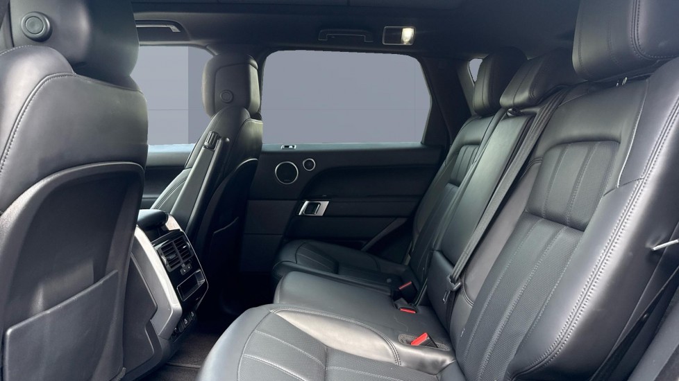 Land Rover Range Rover Sport 2.0 P400e HSE Dynamic Black 5dr Auto Estate - Image 4