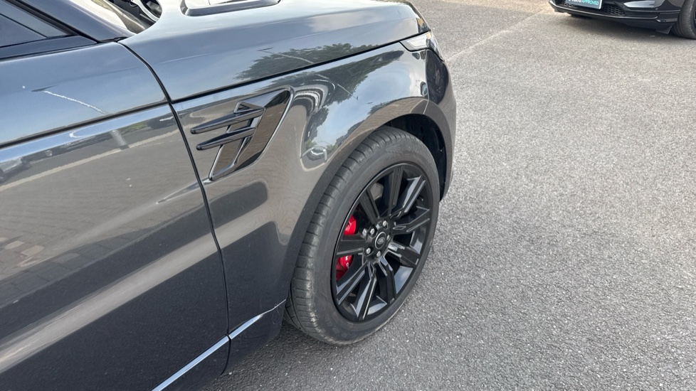 Land Rover Range Rover Sport 2.0 P400e HSE Dynamic Black 5dr Auto Estate - Image 24