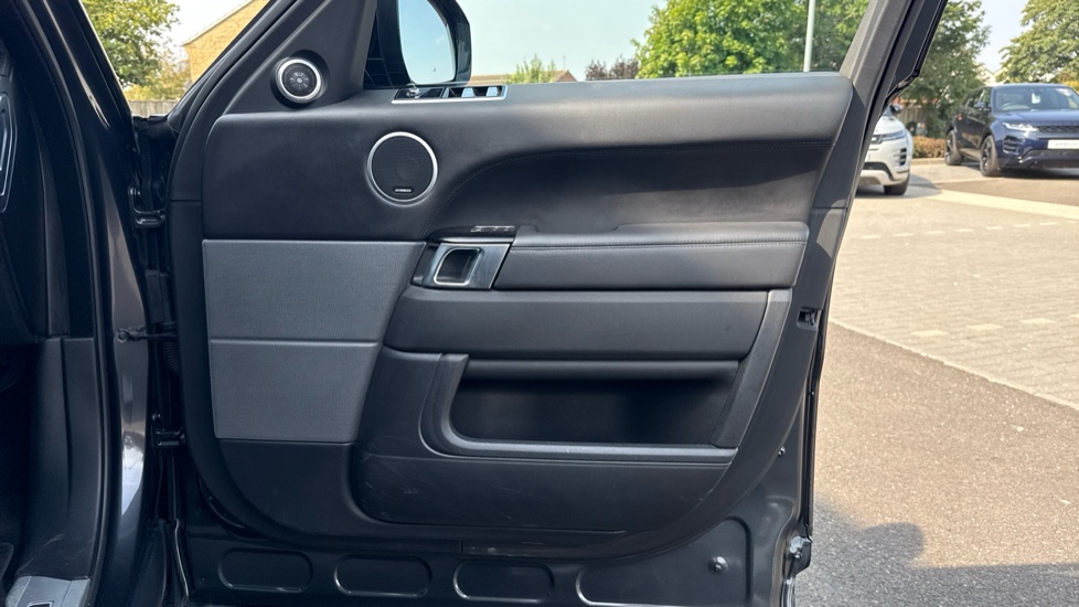 Land Rover Range Rover Sport 2.0 P400e HSE Dynamic Black 5dr Auto Estate - Image 29