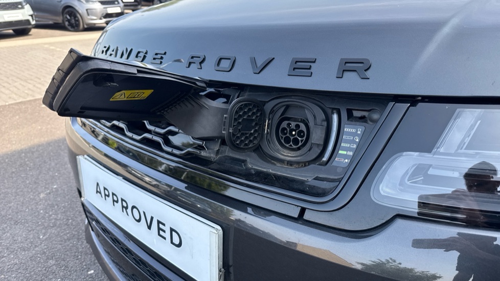 Land Rover Range Rover Sport 2.0 P400e HSE Dynamic Black 5dr Auto Estate - Image 39