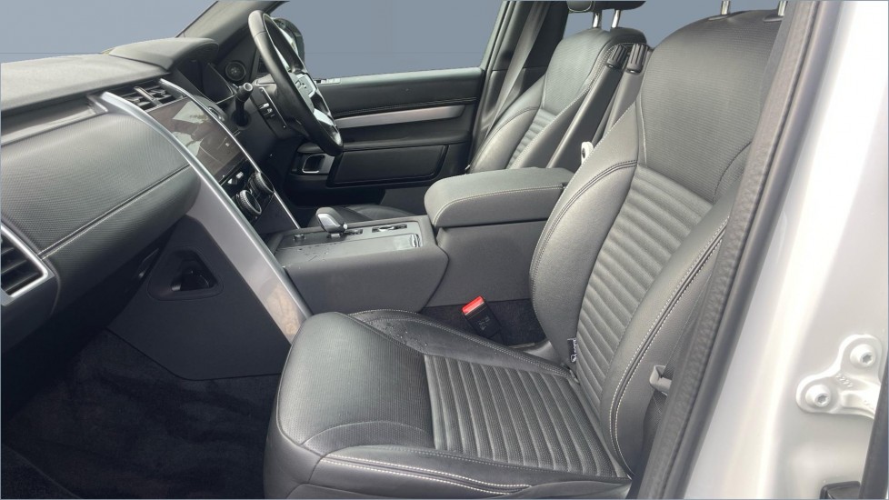 Land Rover Discovery 3.0 D300 R-Dynamic SE 5dr Auto Diesel Station Wagon - Image 3