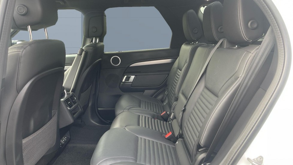 Land Rover Discovery 3.0 D300 R-Dynamic SE 5dr Auto Diesel Station Wagon - Image 4