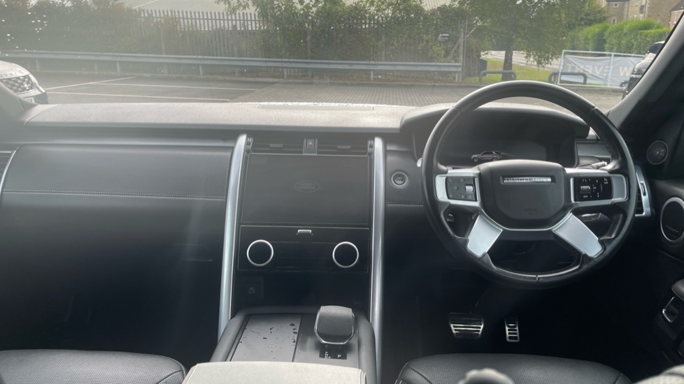 Land Rover Discovery 3.0 D300 R-Dynamic SE 5dr Auto Diesel Station Wagon - Image 9
