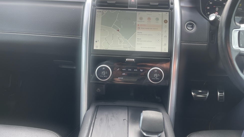 Land Rover Discovery 3.0 D300 R-Dynamic SE 5dr Auto Diesel Station Wagon - Image 14