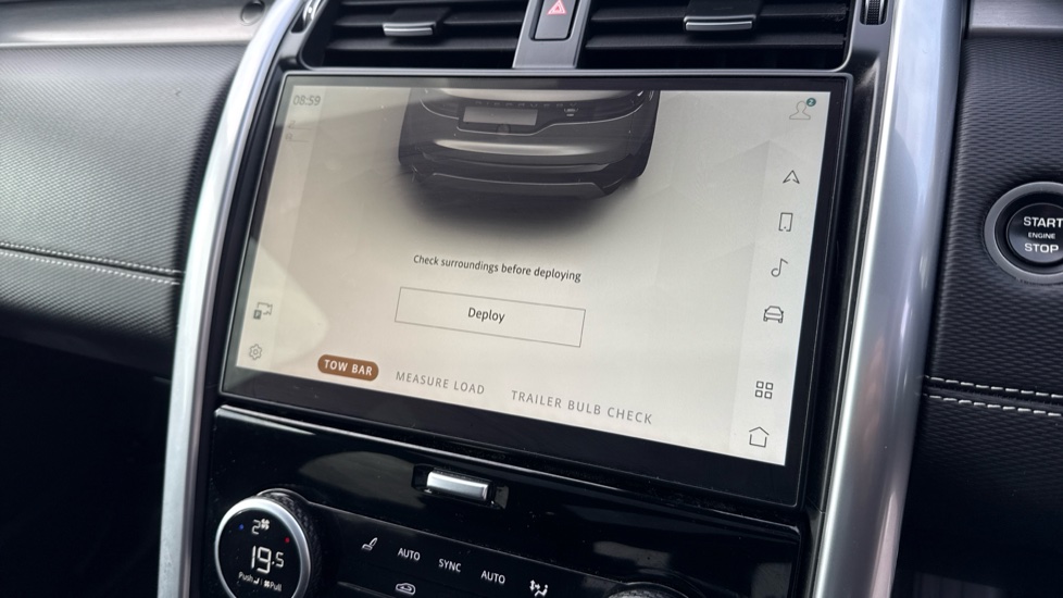 Land Rover Discovery 3.0 D300 R-Dynamic SE 5dr Auto Diesel Station Wagon - Image 34