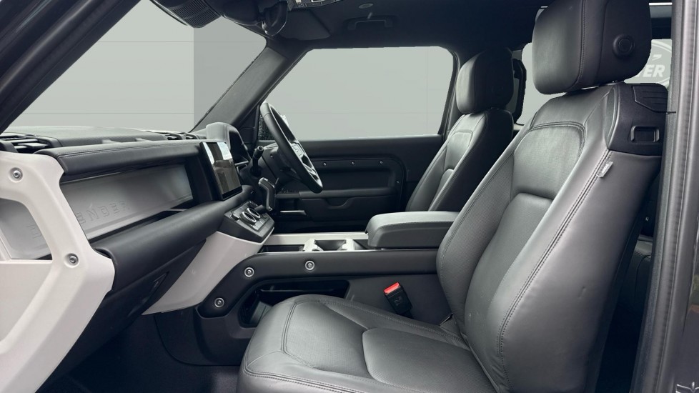 Land Rover Defender 3.0 D250 X-Dynamic HSE 90 3dr Auto Diesel Estate - Image 3
