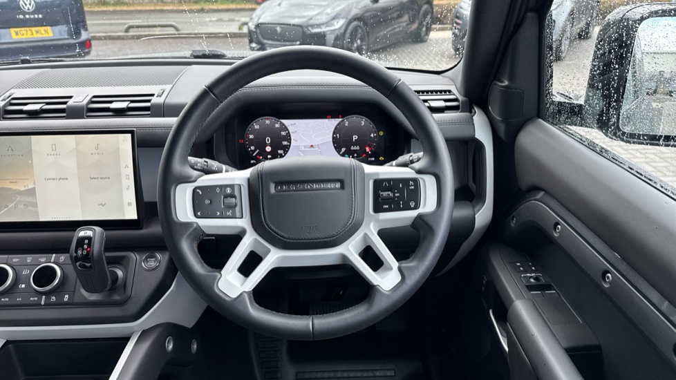 Land Rover Defender 3.0 D250 X-Dynamic HSE 90 3dr Auto Diesel Estate - Image 15