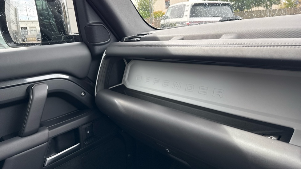 Land Rover Defender 3.0 D250 X-Dynamic HSE 90 3dr Auto Diesel Estate - Image 26