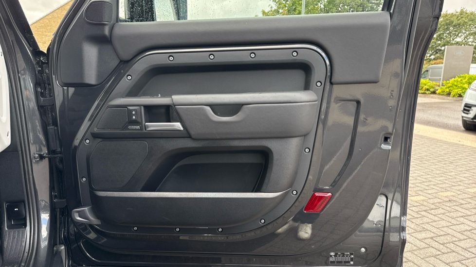 Land Rover Defender 3.0 D250 X-Dynamic HSE 90 3dr Auto Diesel Estate - Image 29