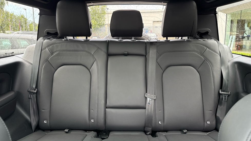 Land Rover Defender 3.0 D250 X-Dynamic HSE 90 3dr Auto Diesel Estate - Image 38