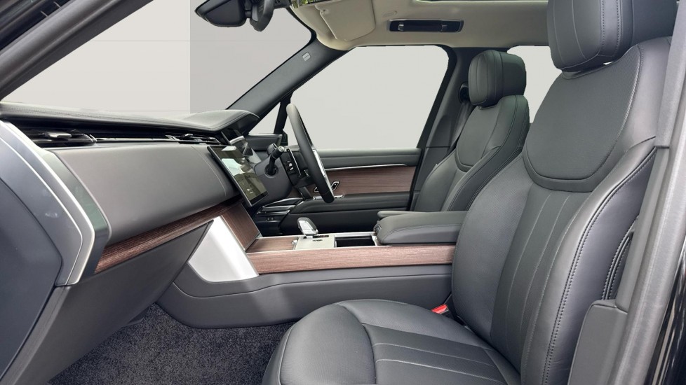 Land Rover Range Rover 3.0 D300 HSE 4dr Auto Diesel Estate - Image 3