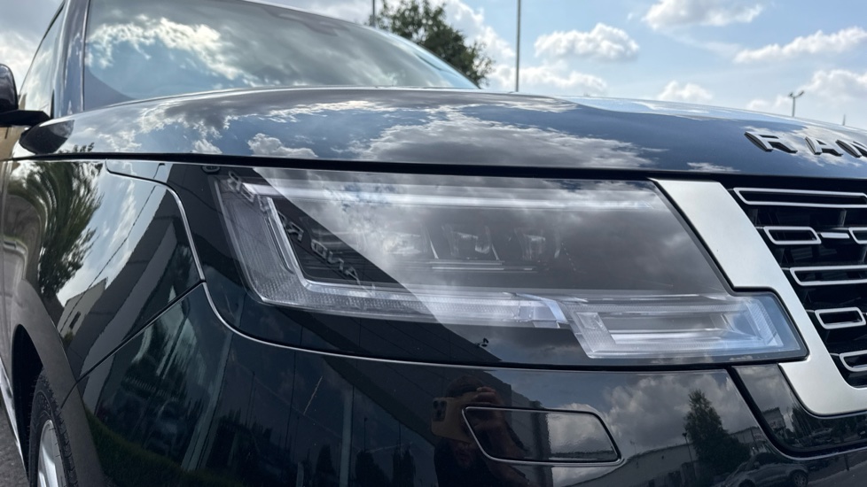 Land Rover Range Rover 3.0 D300 HSE 4dr Auto Diesel Estate - Image 17