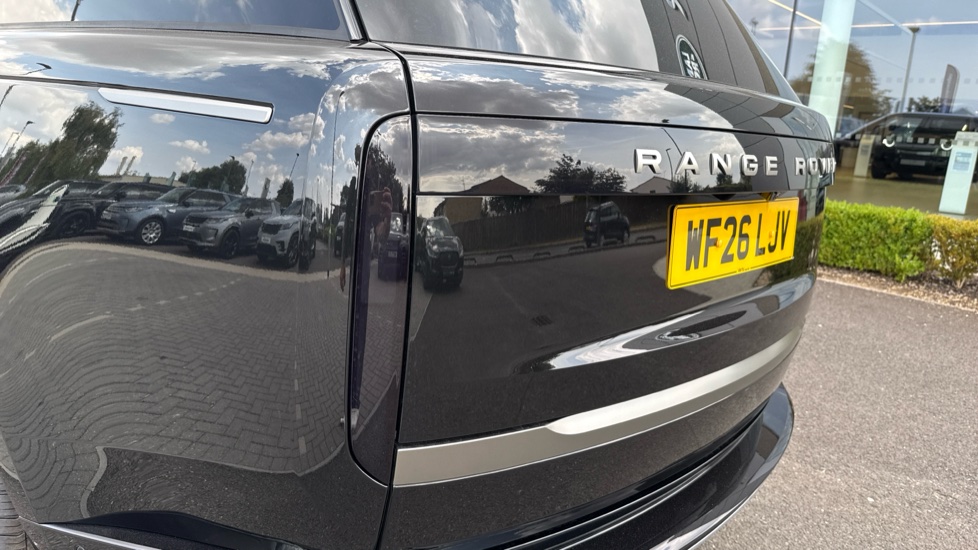 Land Rover Range Rover 3.0 D300 HSE 4dr Auto Diesel Estate - Image 19