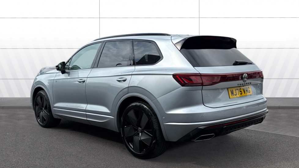 Volkswagen Touareg 3.0 V6 TDI 4Motion 286 Black Edition 5dr Tip Auto Diesel Estate - Image 2