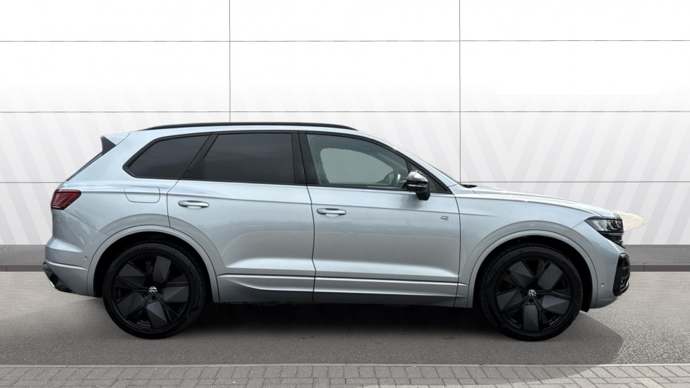 Volkswagen Touareg 3.0 V6 TDI 4Motion 286 Black Edition 5dr Tip Auto Diesel Estate - Image 5