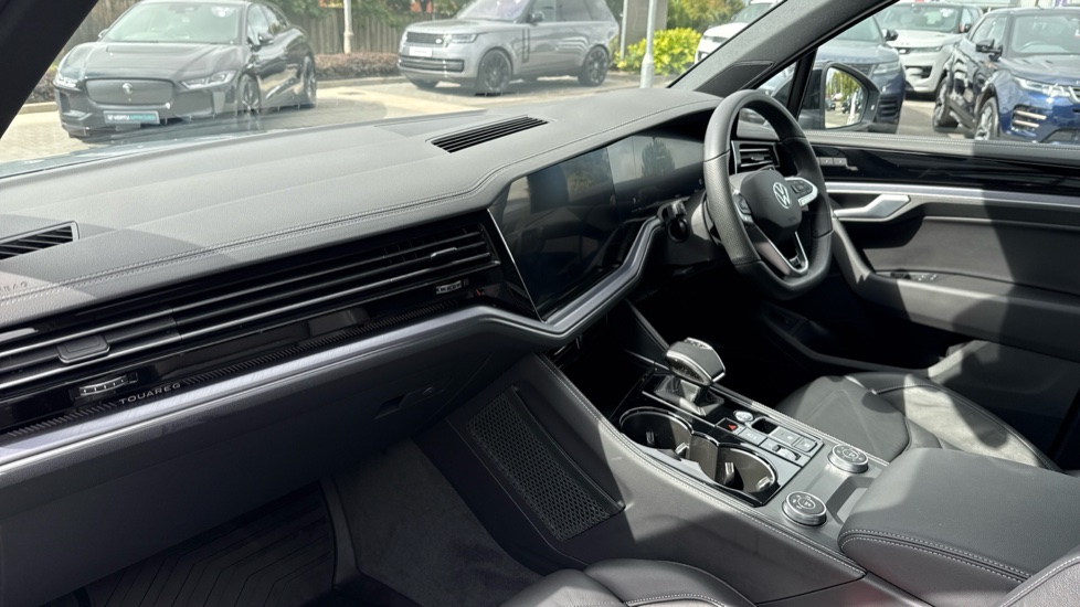 Volkswagen Touareg 3.0 V6 TDI 4Motion 286 Black Edition 5dr Tip Auto Diesel Estate - Image 9